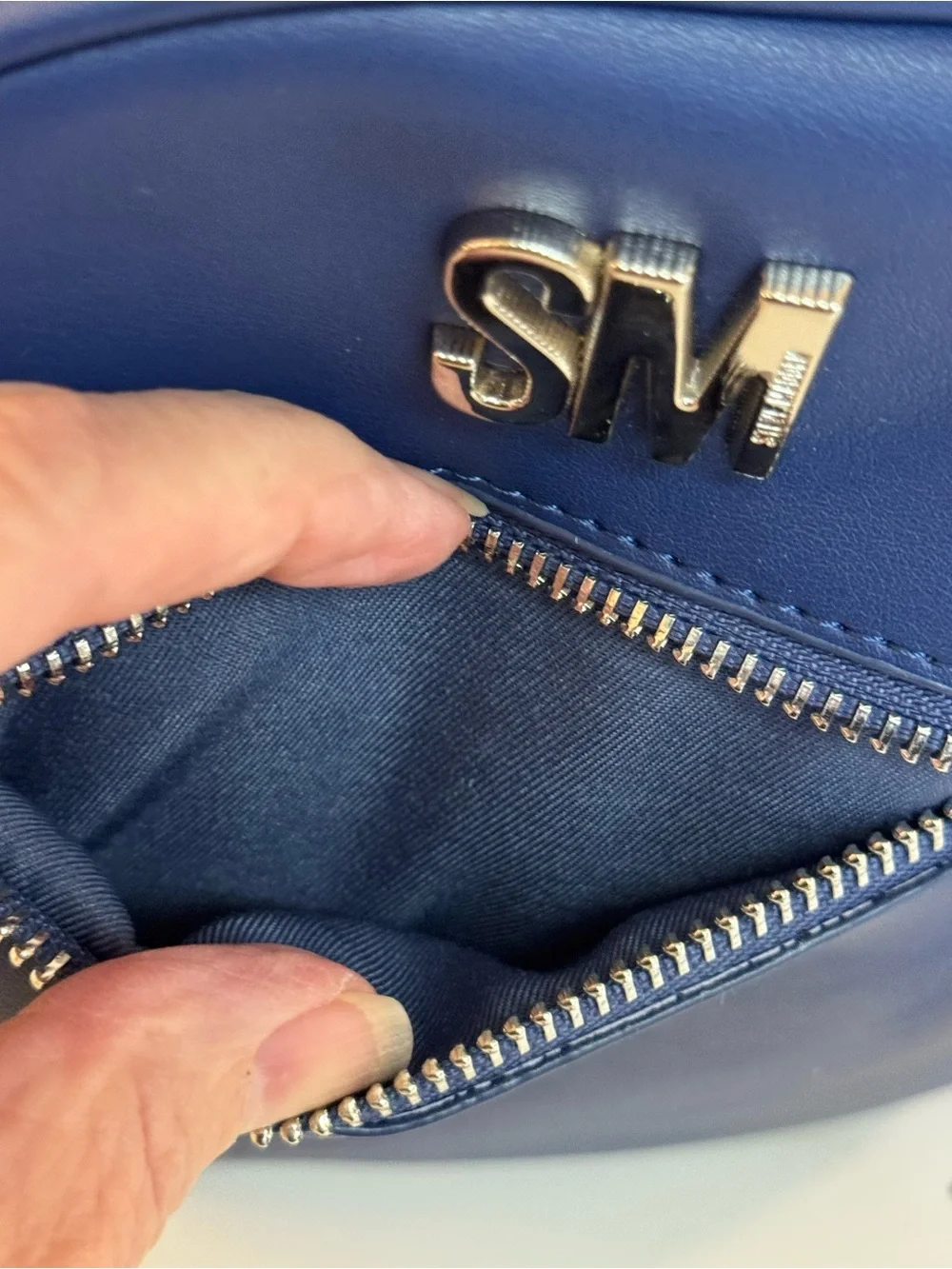 💙🩷NWT STEVE MADDEN EMBOSSED MINI BACKPACK DONE IN NAVY WITH SILVER HARDWARE!